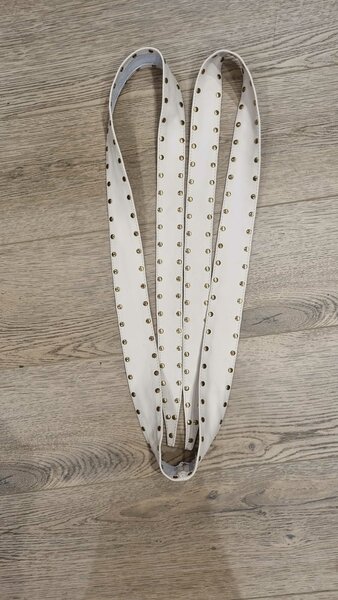 Lederen off white riem met studs - off white / gold