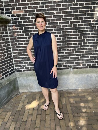 Mooij Jurk - donker blauw - kort met strik rug