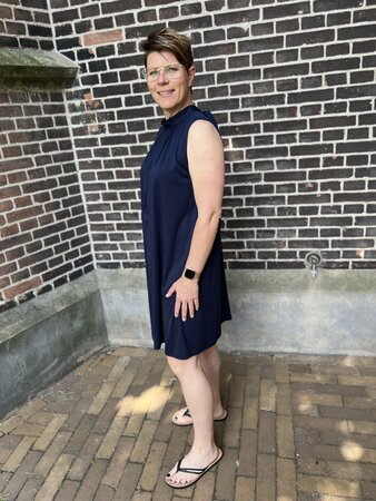 Mooij Jurk - donker blauw - kort met strik rug