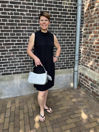 Mooij Jurk - zwart - kort met strik rug